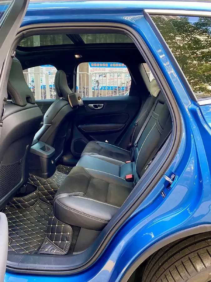 2019 Volvo XC60 PHEV 2.0T 320HP L4 8AT PHEV 10.1KWH,autocango,china used car exporter,china ev exporter,chinese used car exporter,chinese used ev exporter