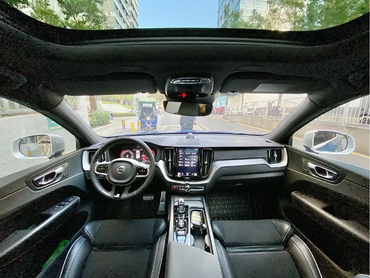 2019 Volvo XC60 PHEV 2.0T 320HP L4 8AT PHEV 10.1KWH,autocango,china used car exporter,china ev exporter,chinese used car exporter,chinese used ev exporter