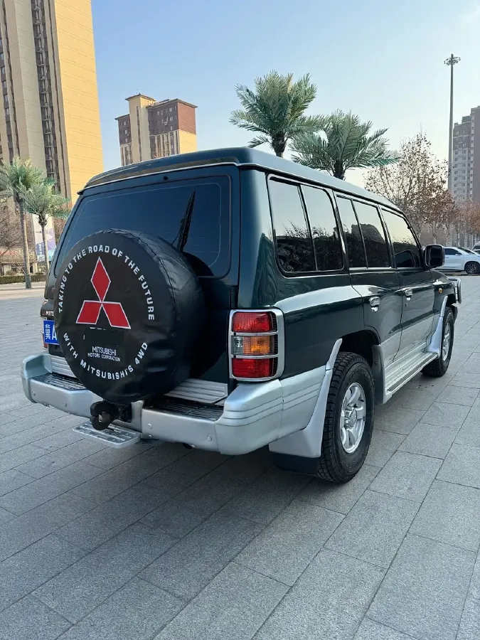 2013 Leopaard Black King Kong 2.2L 129HP L4 5MT,autocango,china used car exporter,china ev exporter,chinese used car exporter,chinese used ev exporter