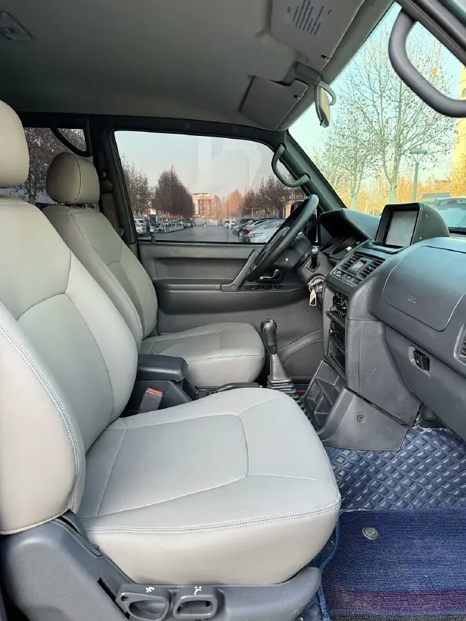 2013 Leopaard Black King Kong 2.2L 129HP L4 5MT,autocango,china used car exporter,china ev exporter,chinese used car exporter,chinese used ev exporter