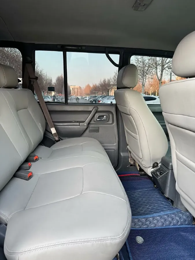 2013 Leopaard Black King Kong 2.2L 129HP L4 5MT,autocango,china used car exporter,china ev exporter,chinese used car exporter,chinese used ev exporter