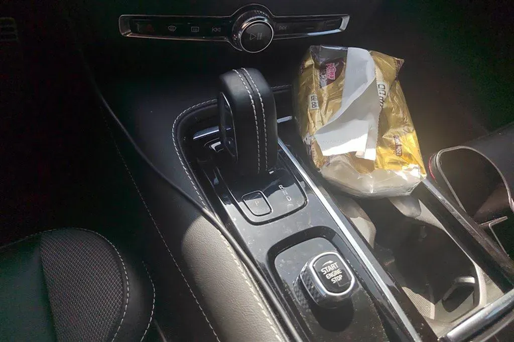 2022 Volvo S60 PHEV 2.0T 303HP L4 8AT PHEV 11.6KWH,autocango,china used car exporter,china ev exporter,chinese used car exporter,chinese used ev exporter