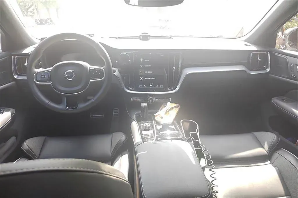 2022 Volvo S60 PHEV 2.0T 303HP L4 8AT PHEV 11.6KWH,autocango,china used car exporter,china ev exporter,chinese used car exporter,chinese used ev exporter