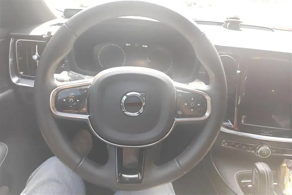 2022 Volvo S60 PHEV 2.0T 303HP L4 8AT PHEV 11.6KWH,autocango,china used car exporter,china ev exporter,chinese used car exporter,chinese used ev exporter