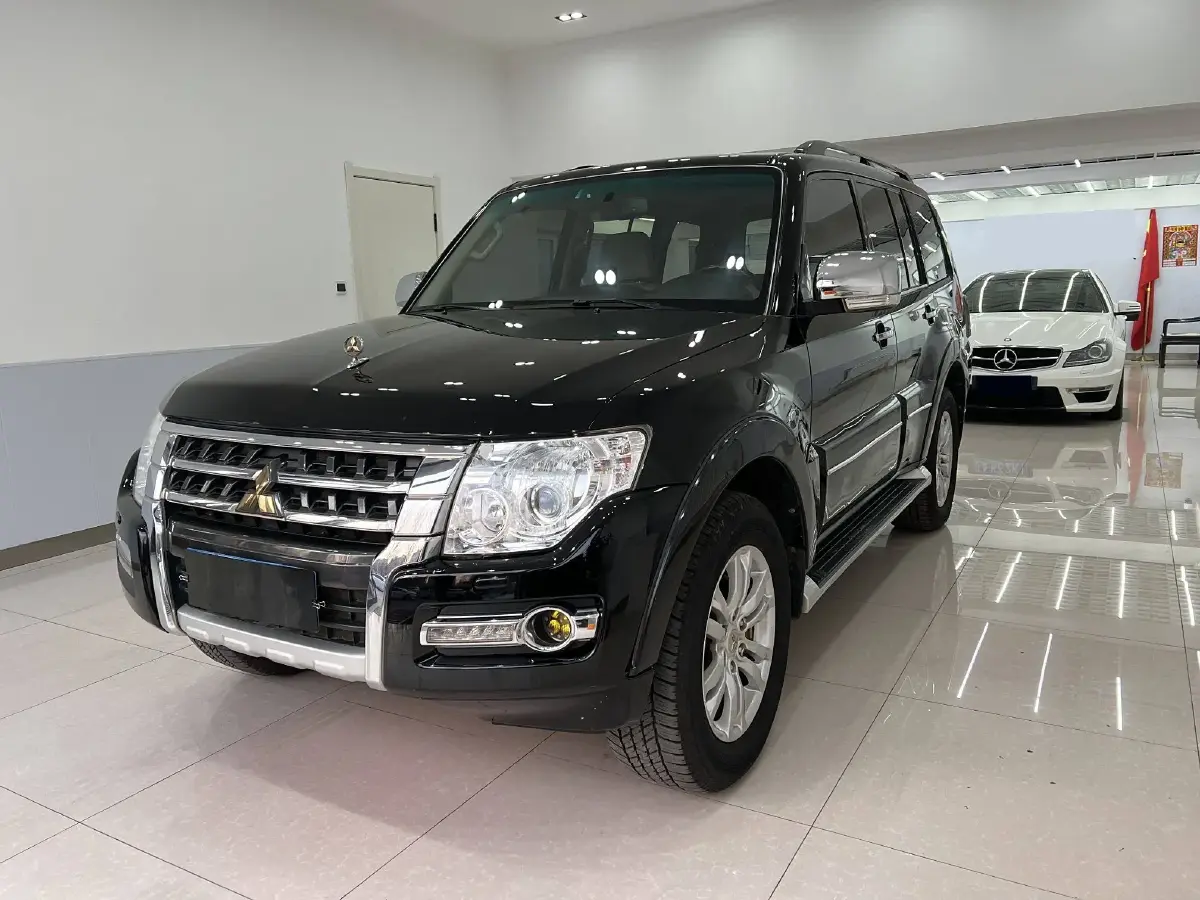 2011 Mitsubishi Pajero 3.8L 243HP V6 5AT