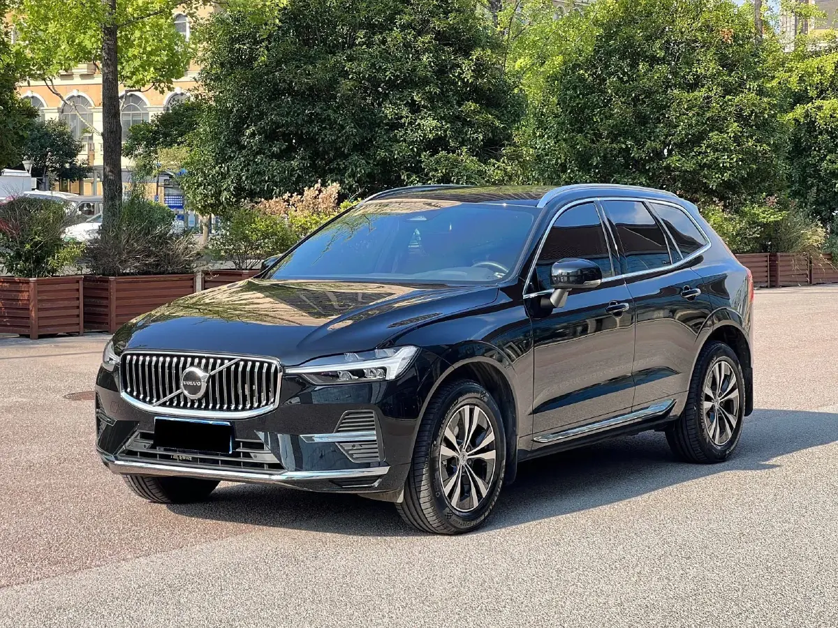 2022 Volvo XC60 2.0T 250HP L4 8AT