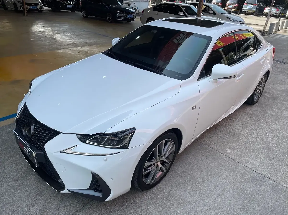 2017 Lexus IS 2.0T 245HP L4 8AT