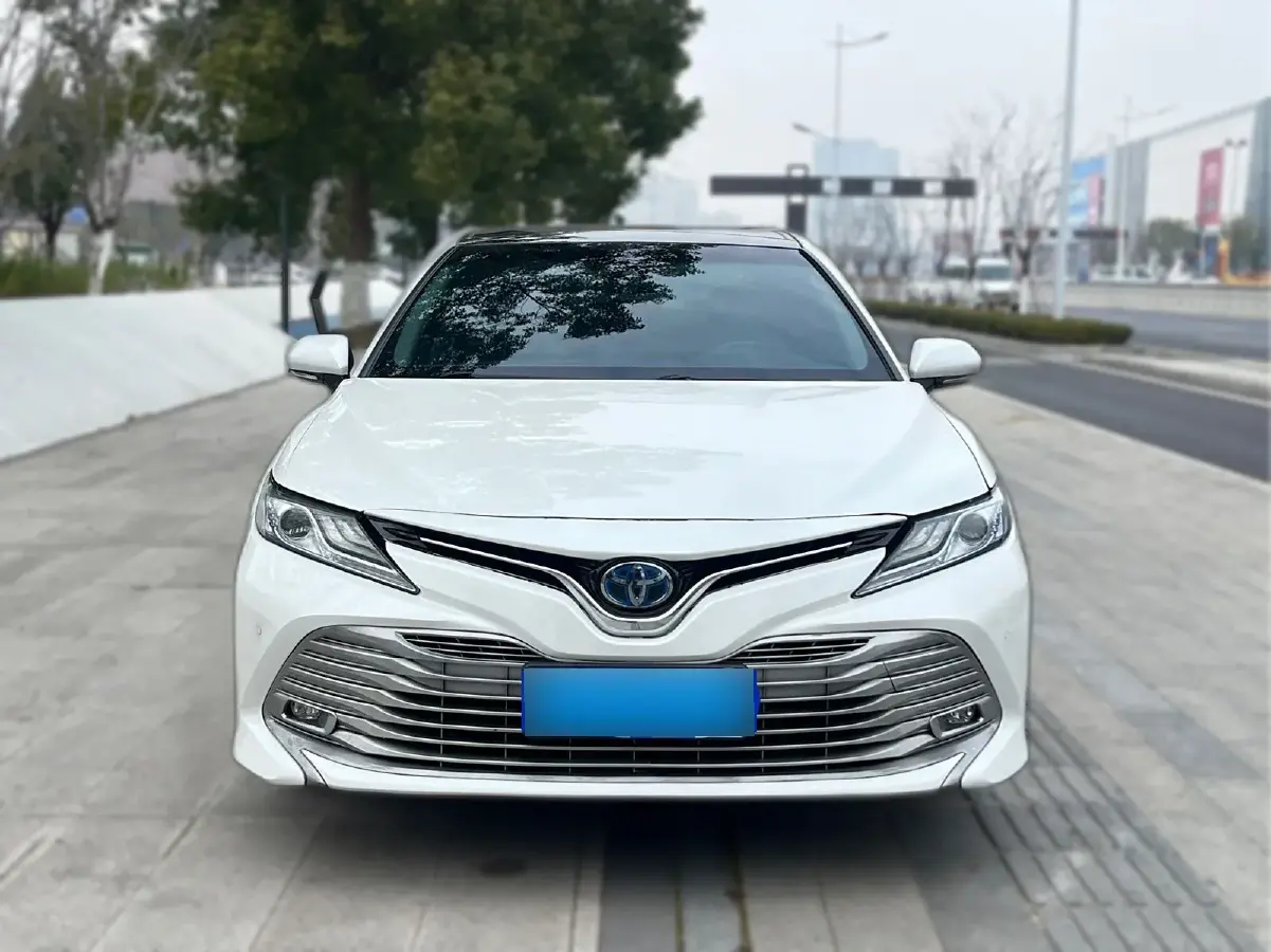 2018 Toyota Camry 2.5L 178HP L4 E-CVT Hybrid