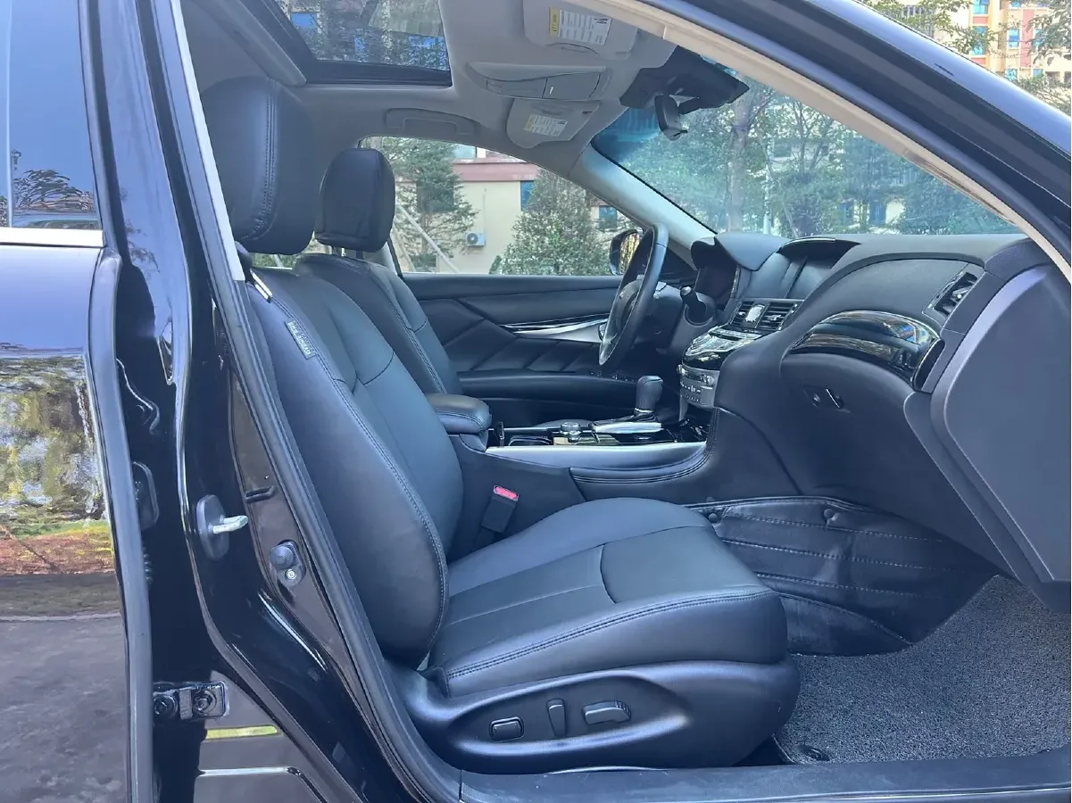 2017 Infiniti Q70 2.5L 222HP V6 7AT,autocango,china used car exporter,china ev exporter,chinese used car exporter,chinese used ev exporter