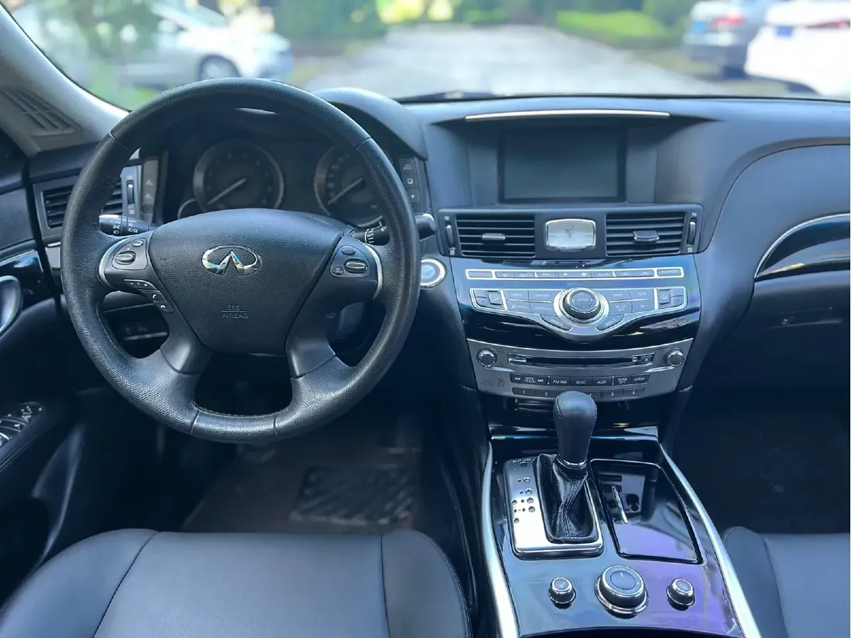 2017 Infiniti Q70 2.5L 222HP V6 7AT,autocango,china used car exporter,china ev exporter,chinese used car exporter,chinese used ev exporter