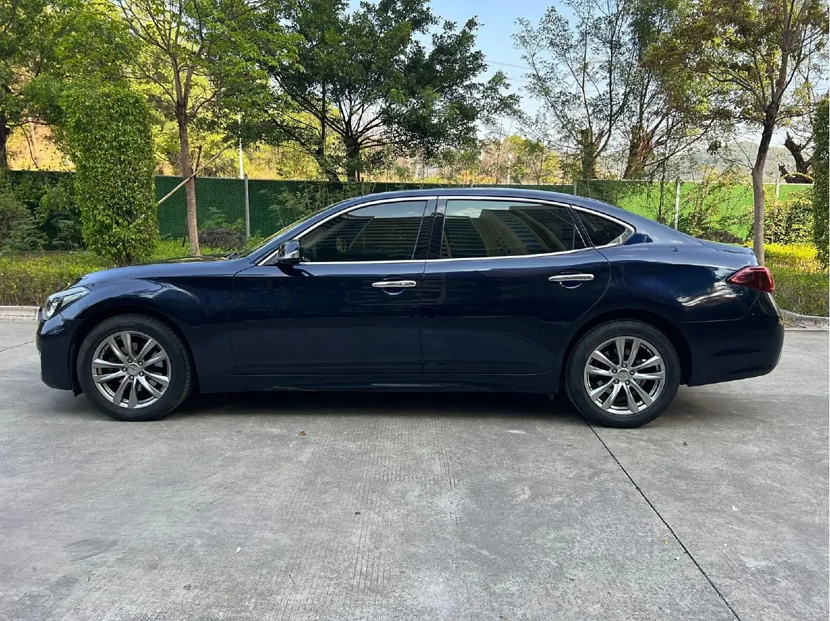 2017 Infiniti Q70 2.5L 222HP V6 7AT,autocango,china used car exporter,china ev exporter,chinese used car exporter,chinese used ev exporter