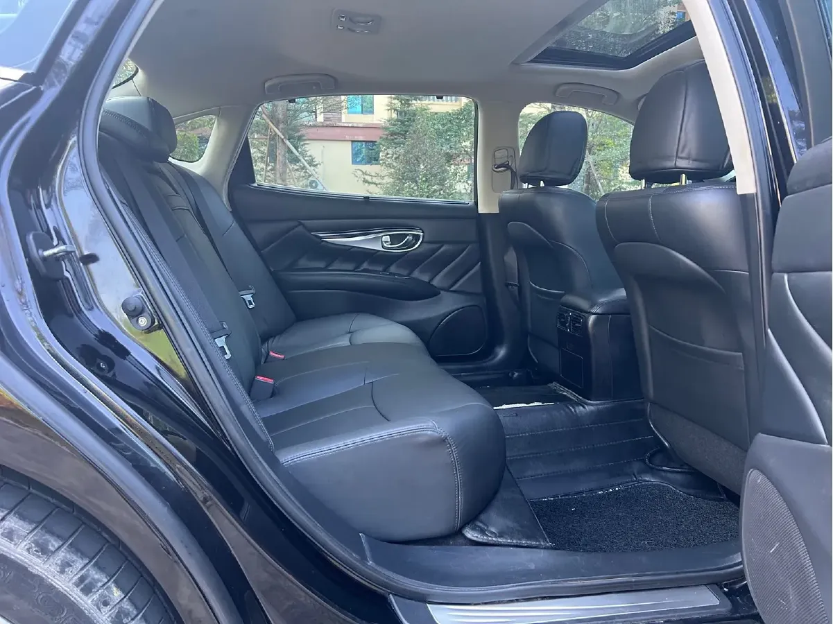 2017 Infiniti Q70 2.5L 222HP V6 7AT,autocango,china used car exporter,china ev exporter,chinese used car exporter,chinese used ev exporter