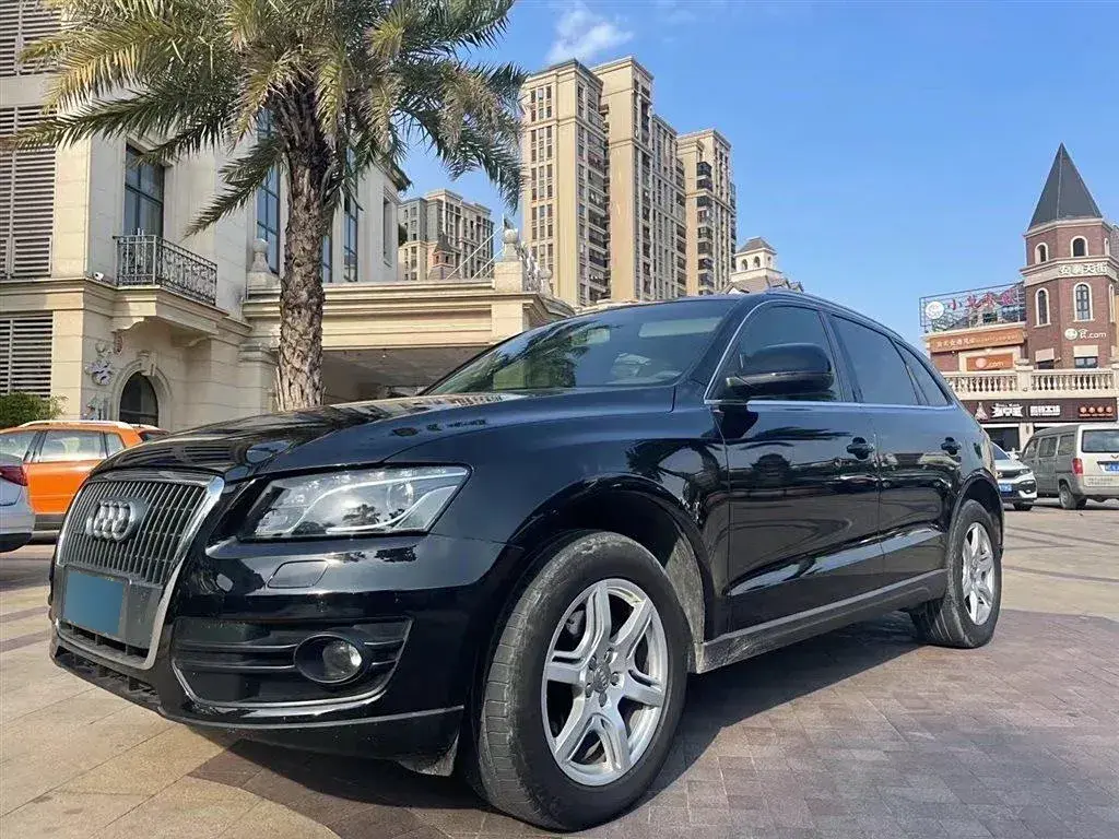 2011 Audi Q5 2.0T 211HP L4 8AT