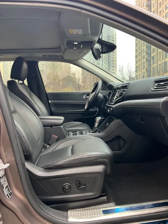 2018 Jeep Commander 2.0T 265HP L4 9AT,autocango,china used car exporter,china ev exporter,chinese used car exporter,chinese used ev exporter