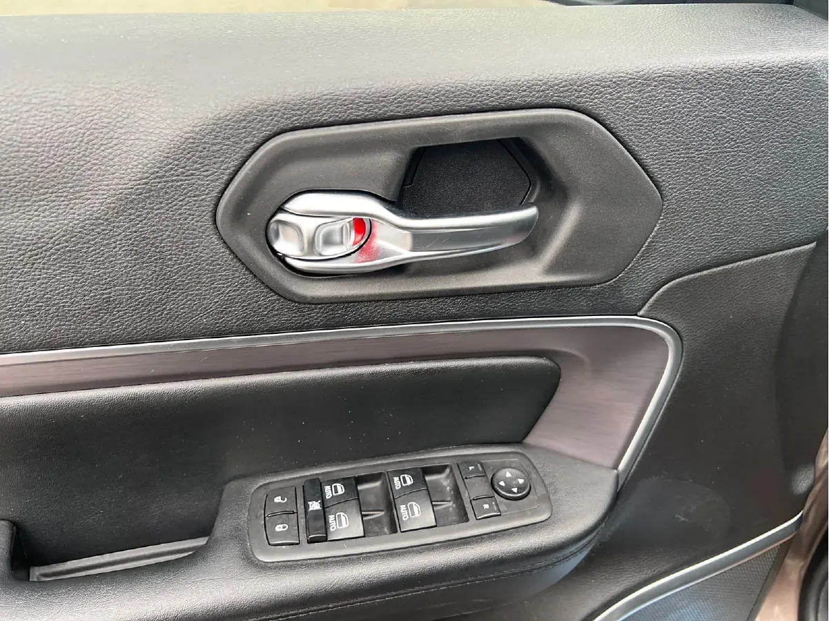 2018 Jeep Commander 2.0T 265HP L4 9AT,autocango,china used car exporter,china ev exporter,chinese used car exporter,chinese used ev exporter