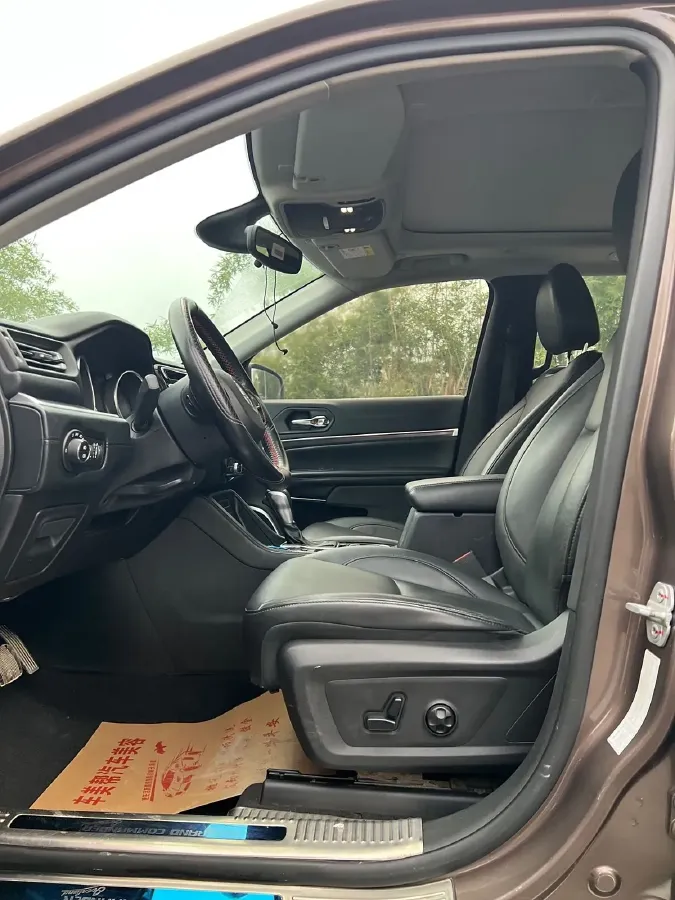 2018 Jeep Commander 2.0T 265HP L4 9AT,autocango,china used car exporter,china ev exporter,chinese used car exporter,chinese used ev exporter