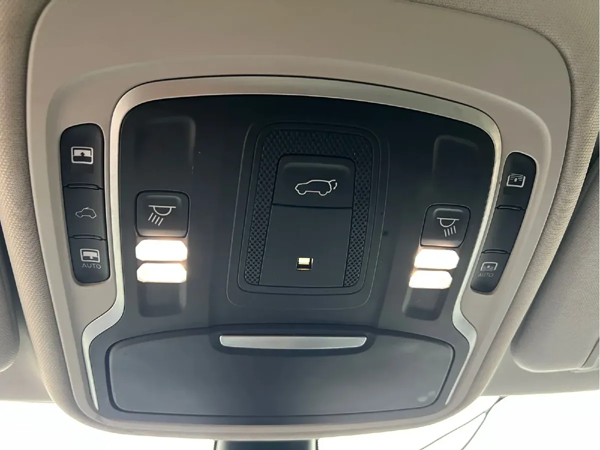 2018 Jeep Commander 2.0T 265HP L4 9AT,autocango,china used car exporter,china ev exporter,chinese used car exporter,chinese used ev exporter