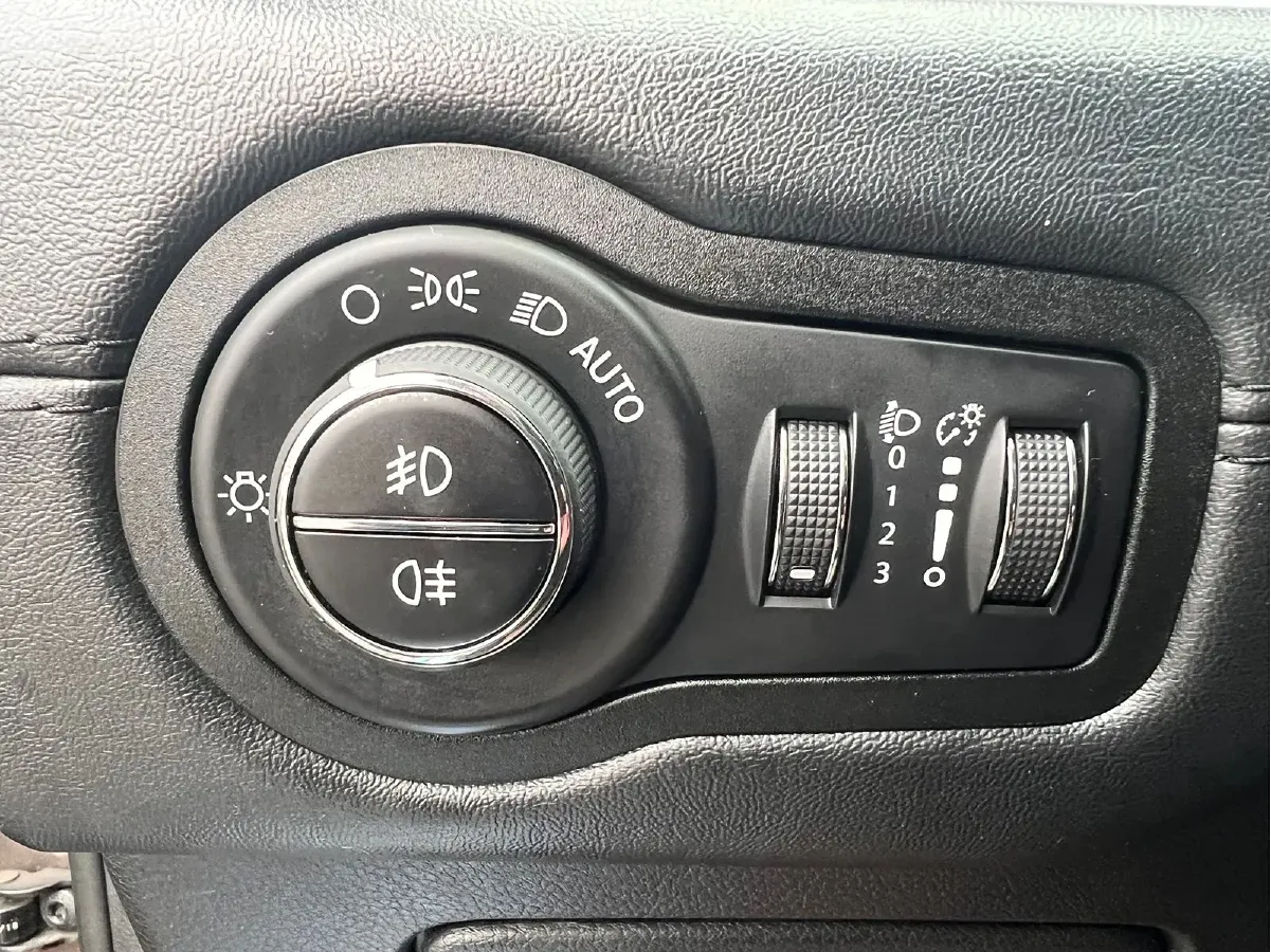 2018 Jeep Commander 2.0T 265HP L4 9AT,autocango,china used car exporter,china ev exporter,chinese used car exporter,chinese used ev exporter