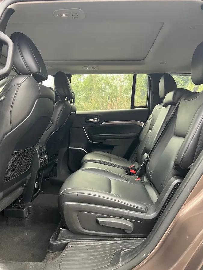 2018 Jeep Commander 2.0T 265HP L4 9AT,autocango,china used car exporter,china ev exporter,chinese used car exporter,chinese used ev exporter