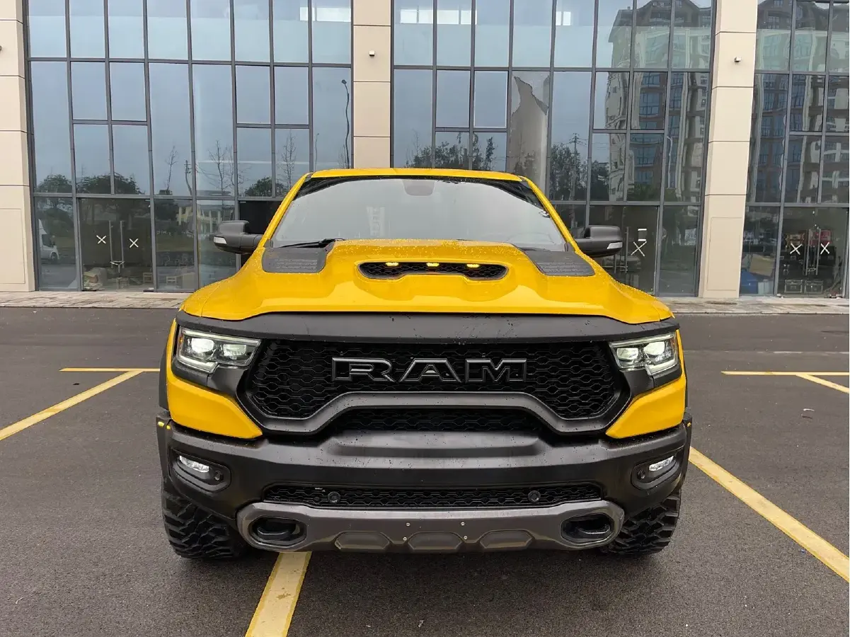 2011 RAM Trucks 5.7L 395HP V8 5AT