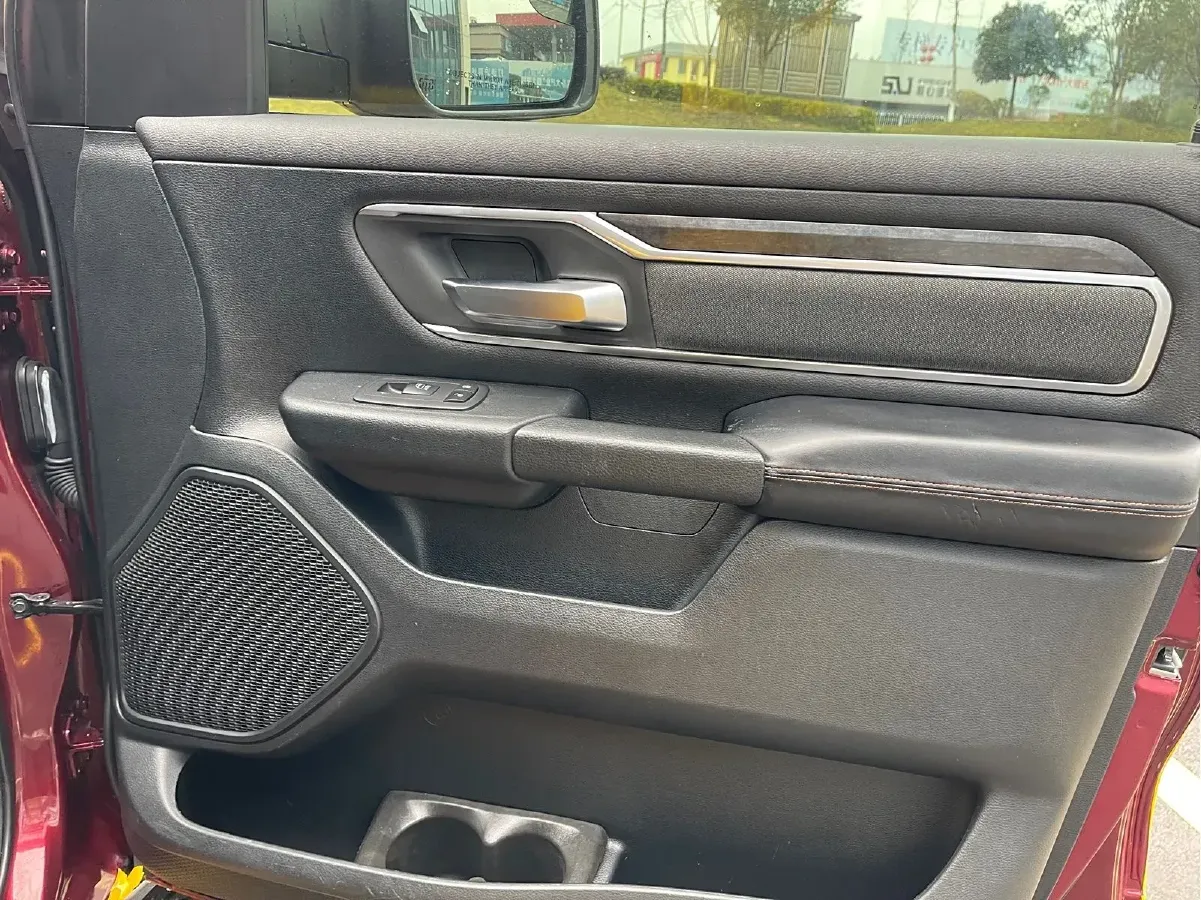 2011 RAM Trucks 5.7L 395HP V8 5AT,autocango,china used car exporter,china ev exporter,chinese used car exporter,chinese used ev exporter