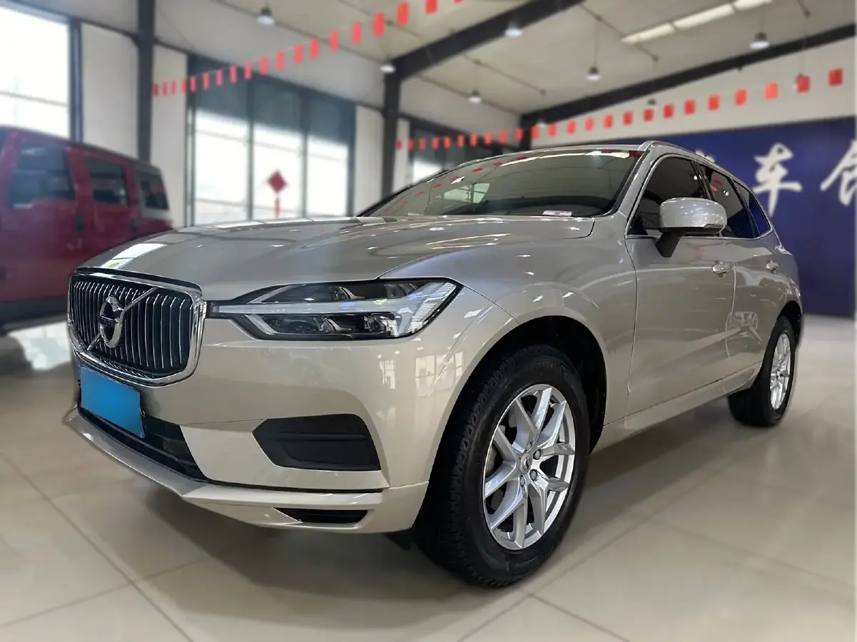 2018 Volvo XC60 2.0T 254HP L4 8AT