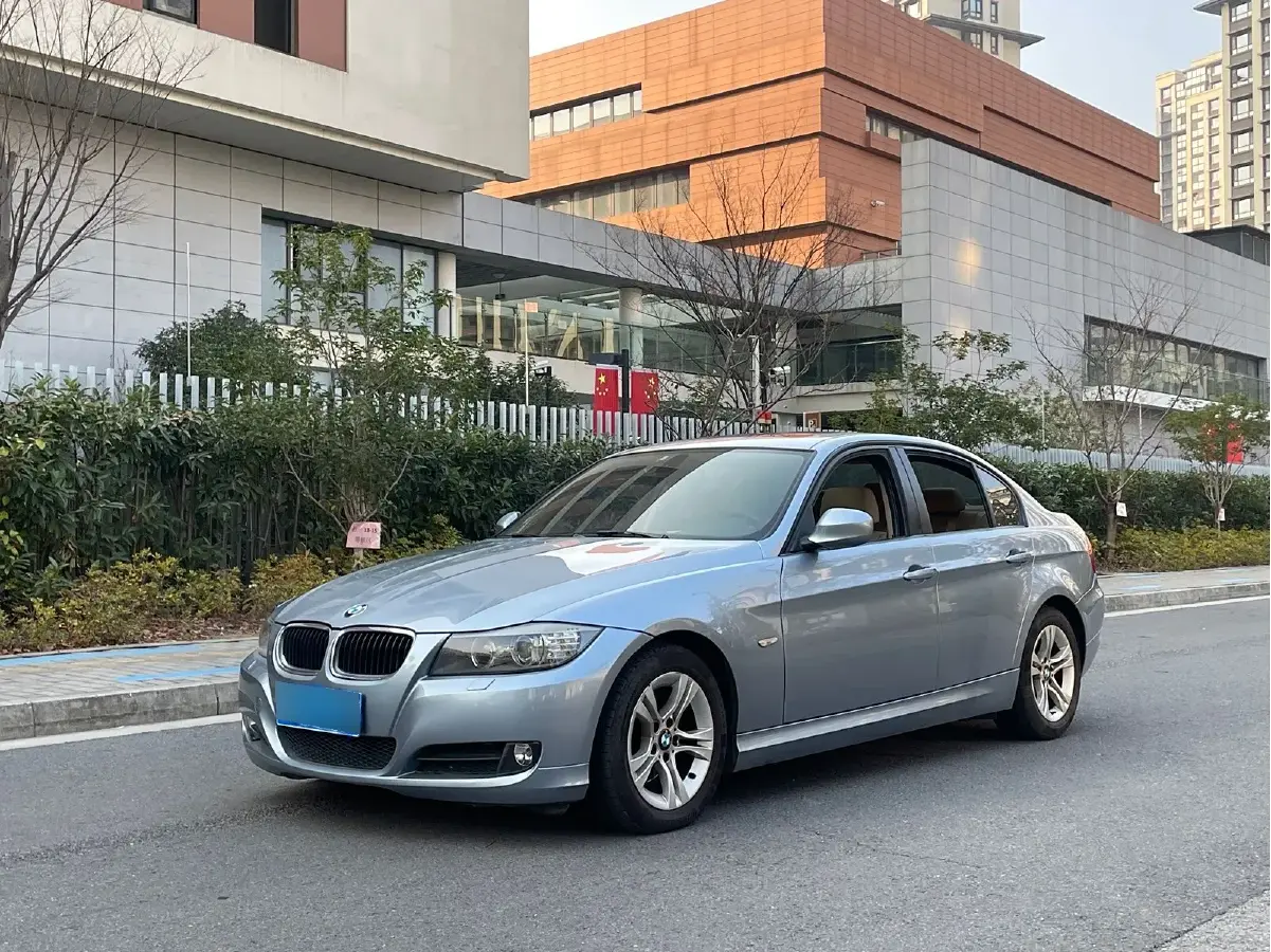 2012 BMW 3 Series 2.0L 136HP L4 6AT
