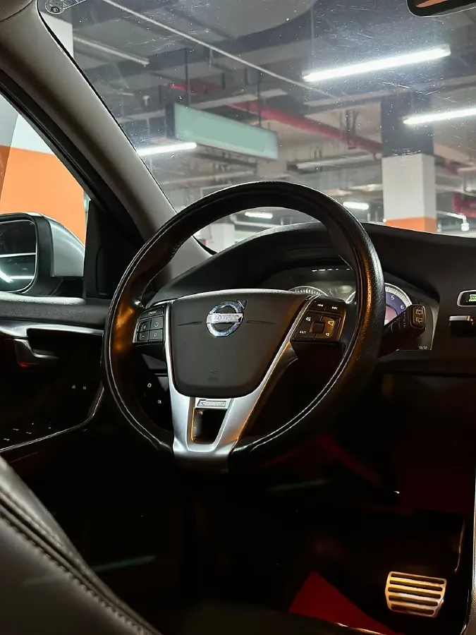 2012 Volvo V60 3.0T 305HP L6 6AT,autocango,china used car exporter,china ev exporter,chinese used car exporter,chinese used ev exporter