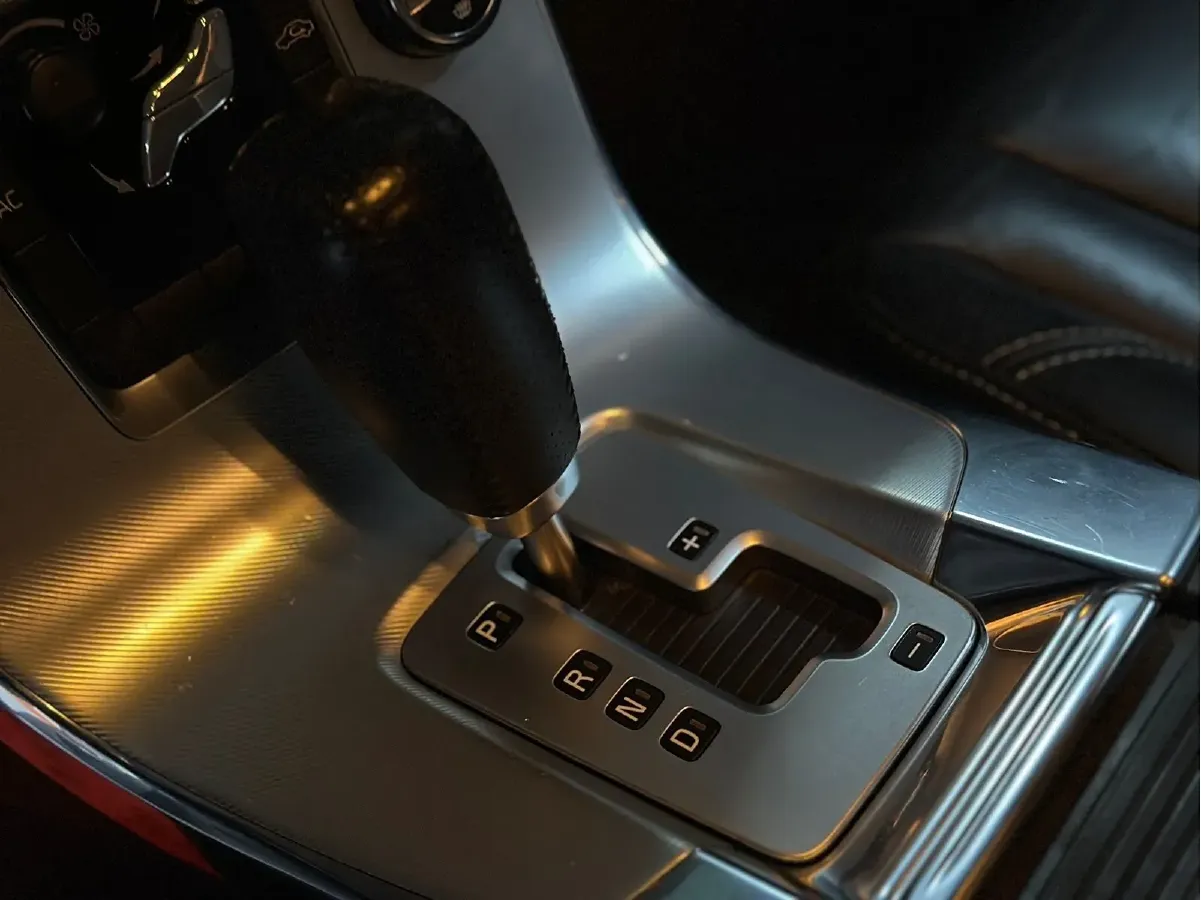 2012 Volvo V60 3.0T 305HP L6 6AT,autocango,china used car exporter,china ev exporter,chinese used car exporter,chinese used ev exporter