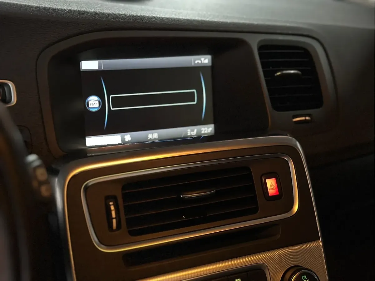 2012 Volvo V60 3.0T 305HP L6 6AT,autocango,china used car exporter,china ev exporter,chinese used car exporter,chinese used ev exporter