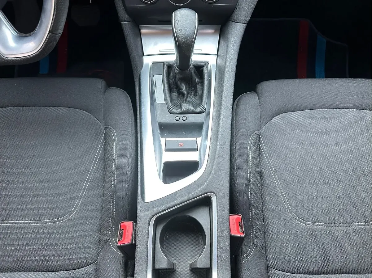 2016 DS 6 1.6T 167HP L4 6AT,autocango,china used car exporter,china ev exporter,chinese used car exporter,chinese used ev exporter