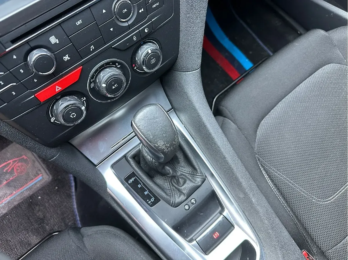 2016 DS 6 1.6T 167HP L4 6AT,autocango,china used car exporter,china ev exporter,chinese used car exporter,chinese used ev exporter