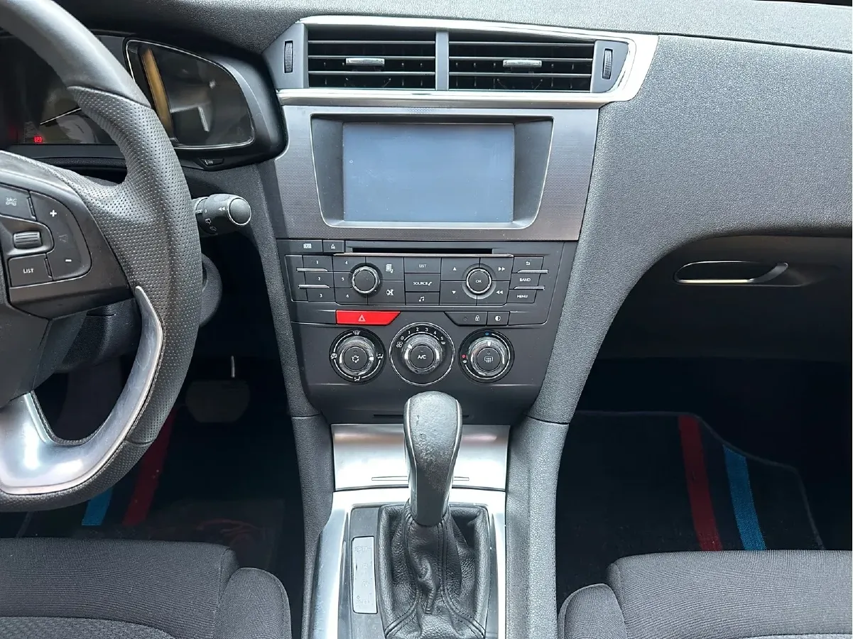 2016 DS 6 1.6T 167HP L4 6AT,autocango,china used car exporter,china ev exporter,chinese used car exporter,chinese used ev exporter