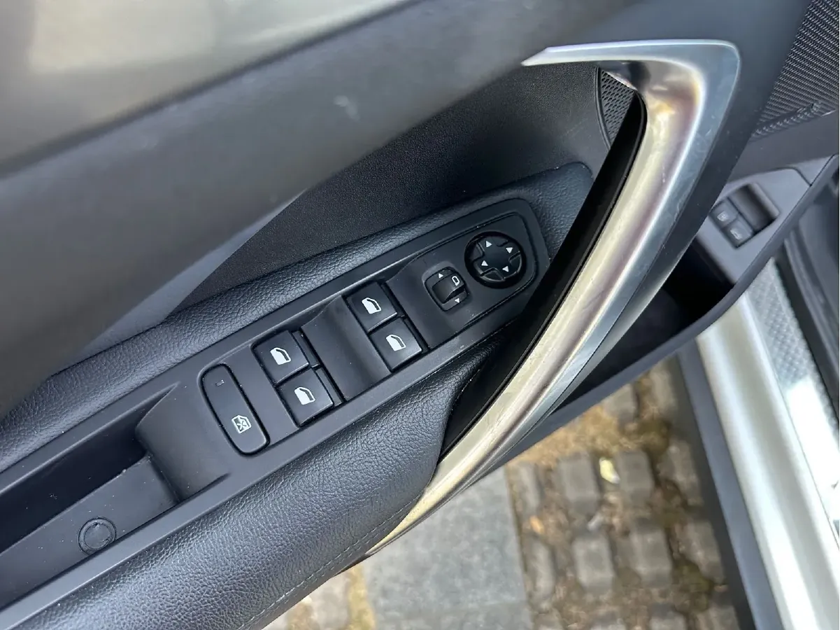 2016 DS 6 1.6T 167HP L4 6AT,autocango,china used car exporter,china ev exporter,chinese used car exporter,chinese used ev exporter