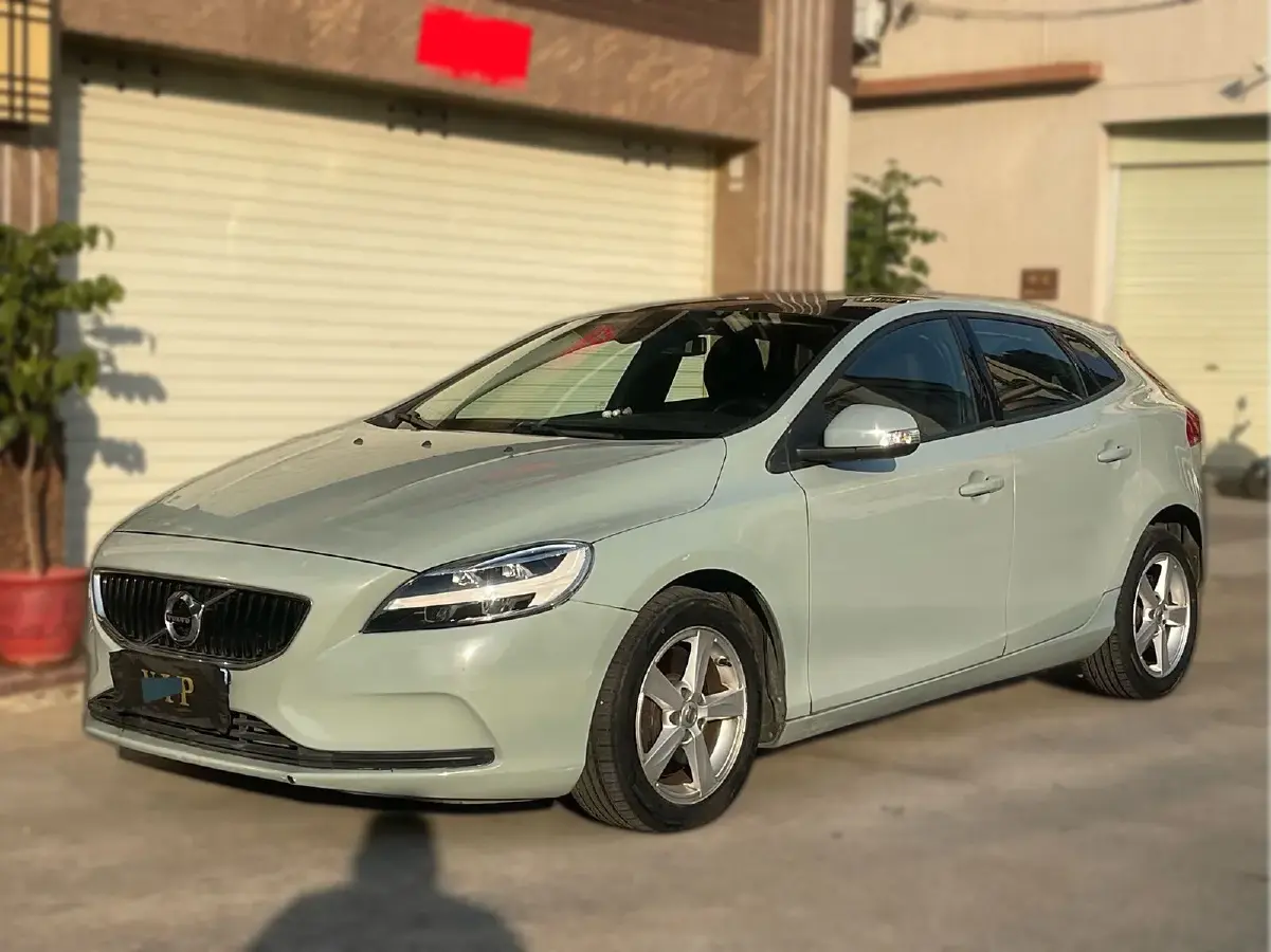 2017 Volvo V40 1.5T 152HP L4 6AT