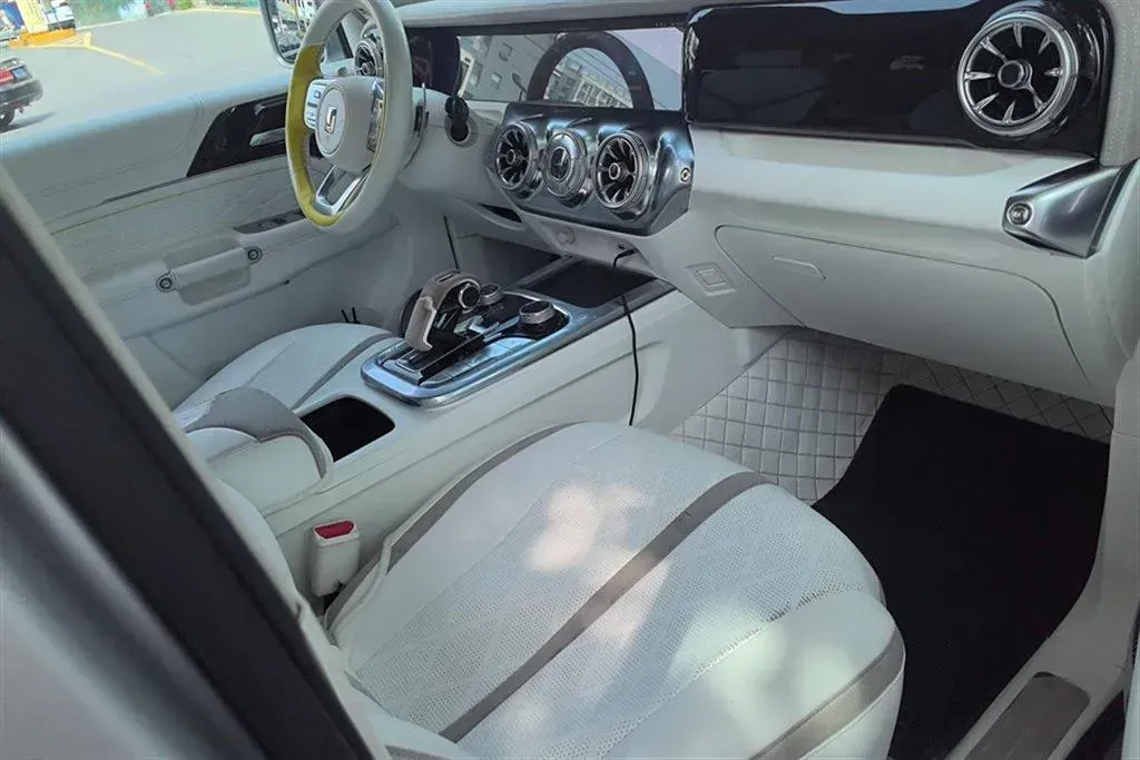 2021 Cyberspace 300 2.0T 227HP L4 8AT,autocango,china used car exporter,china ev exporter,chinese used car exporter,chinese used ev exporter