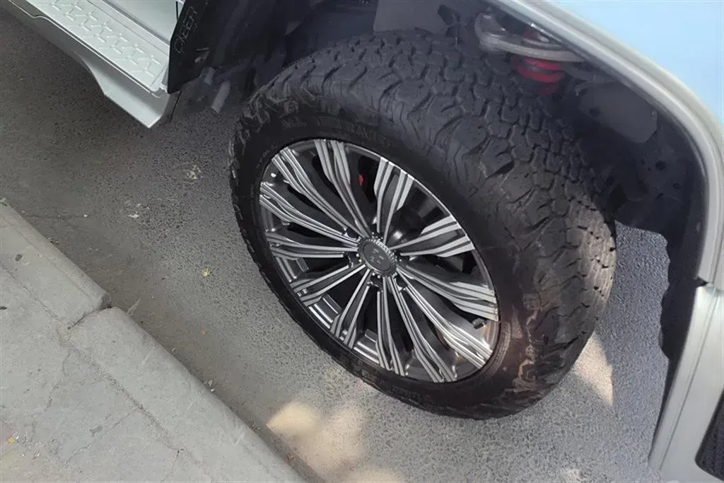 2021 Cyberspace 300 2.0T 227HP L4 8AT,autocango,china used car exporter,china ev exporter,chinese used car exporter,chinese used ev exporter