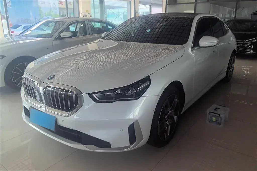 2024 BMW 5 Series 2.0T 258HP L4 8AT