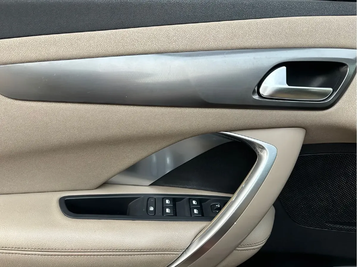 2017 DS 6 1.6T 167HP L4 6AT,autocango,china used car exporter,china ev exporter,chinese used car exporter,chinese used ev exporter