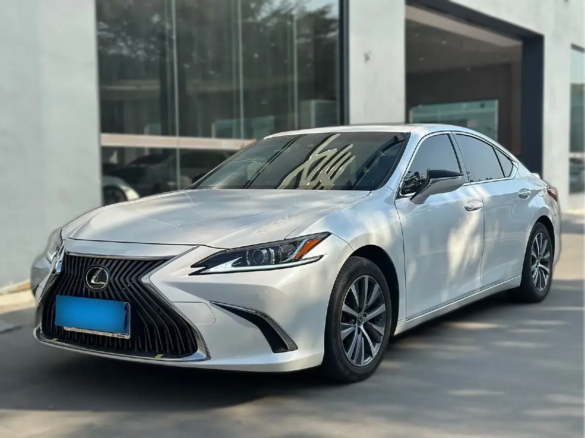 2020 Lexus ES 2.0L 173HP L4 CVT