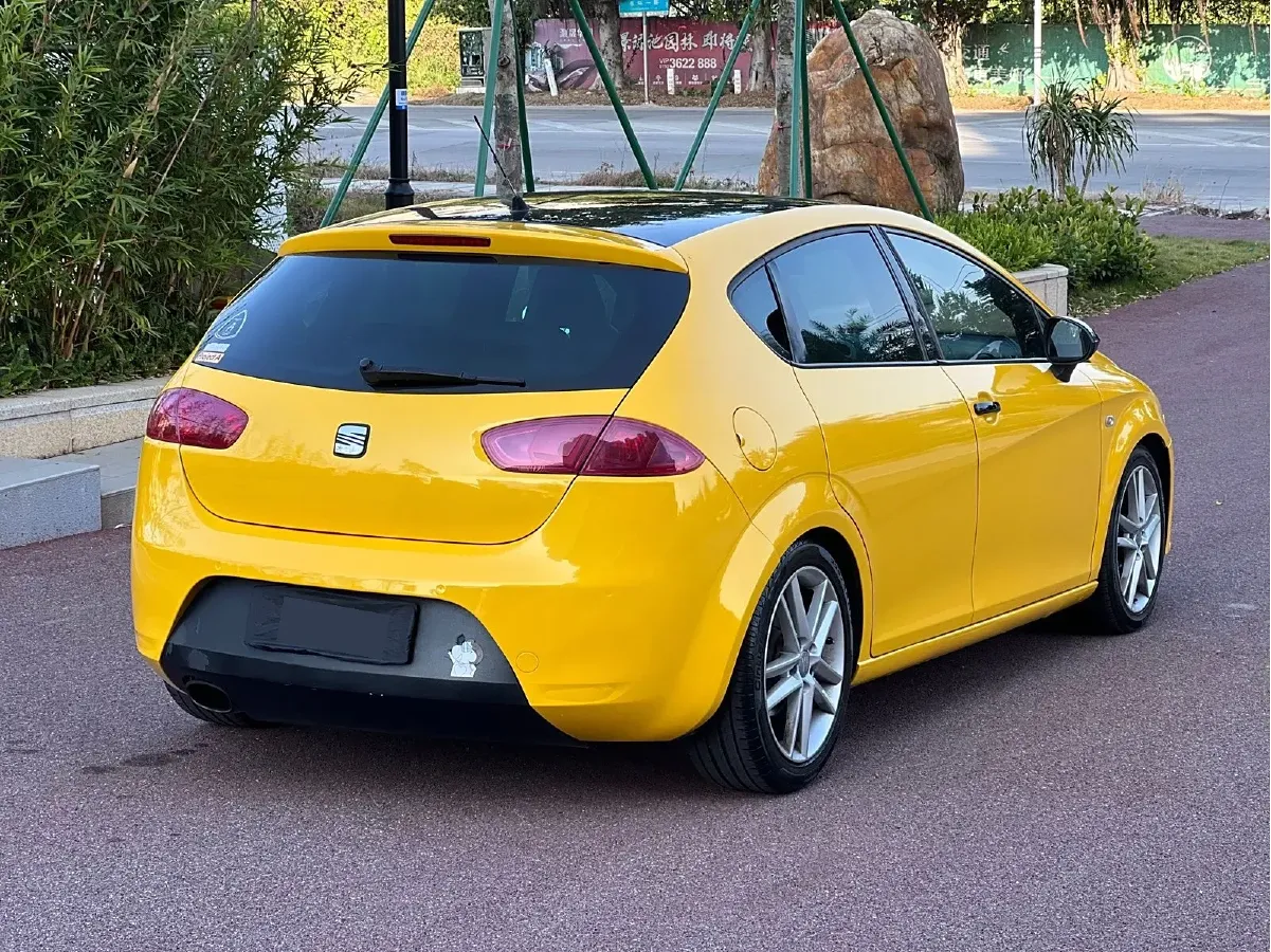 2012 Seat Leon 2.0T 211HP L4 6DCT,autocango,china used car exporter,china ev exporter,chinese used car exporter,chinese used ev exporter