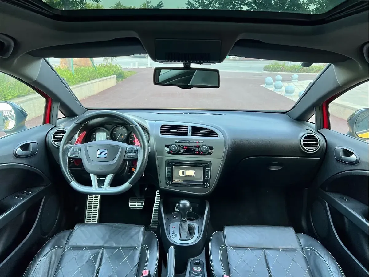 2012 Seat Leon 2.0T 211HP L4 6DCT,autocango,china used car exporter,china ev exporter,chinese used car exporter,chinese used ev exporter