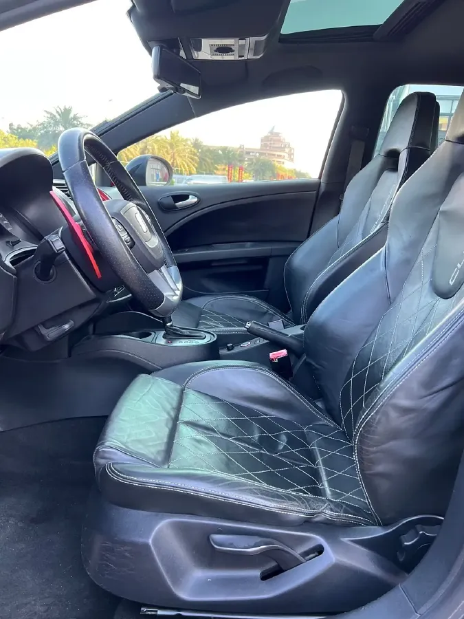 2012 Seat Leon 2.0T 211HP L4 6DCT,autocango,china used car exporter,china ev exporter,chinese used car exporter,chinese used ev exporter