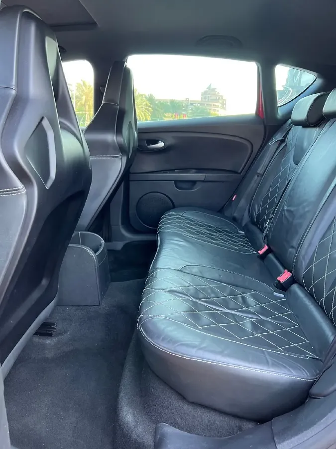 2012 Seat Leon 2.0T 211HP L4 6DCT,autocango,china used car exporter,china ev exporter,chinese used car exporter,chinese used ev exporter