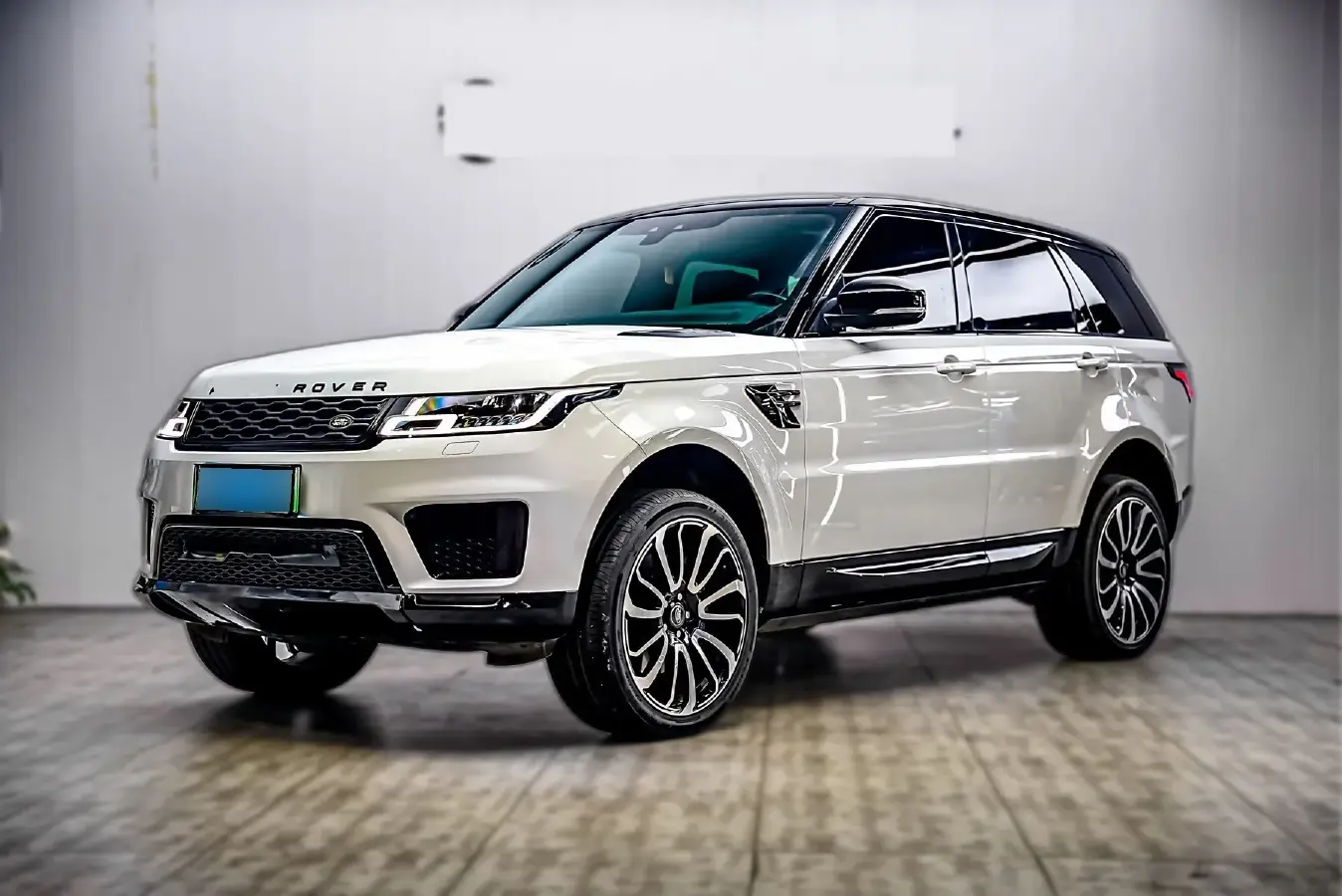 2018 Land Rover Range Rover Sport 2.0T 300HP L4 8AT PHEV 13.1KWH