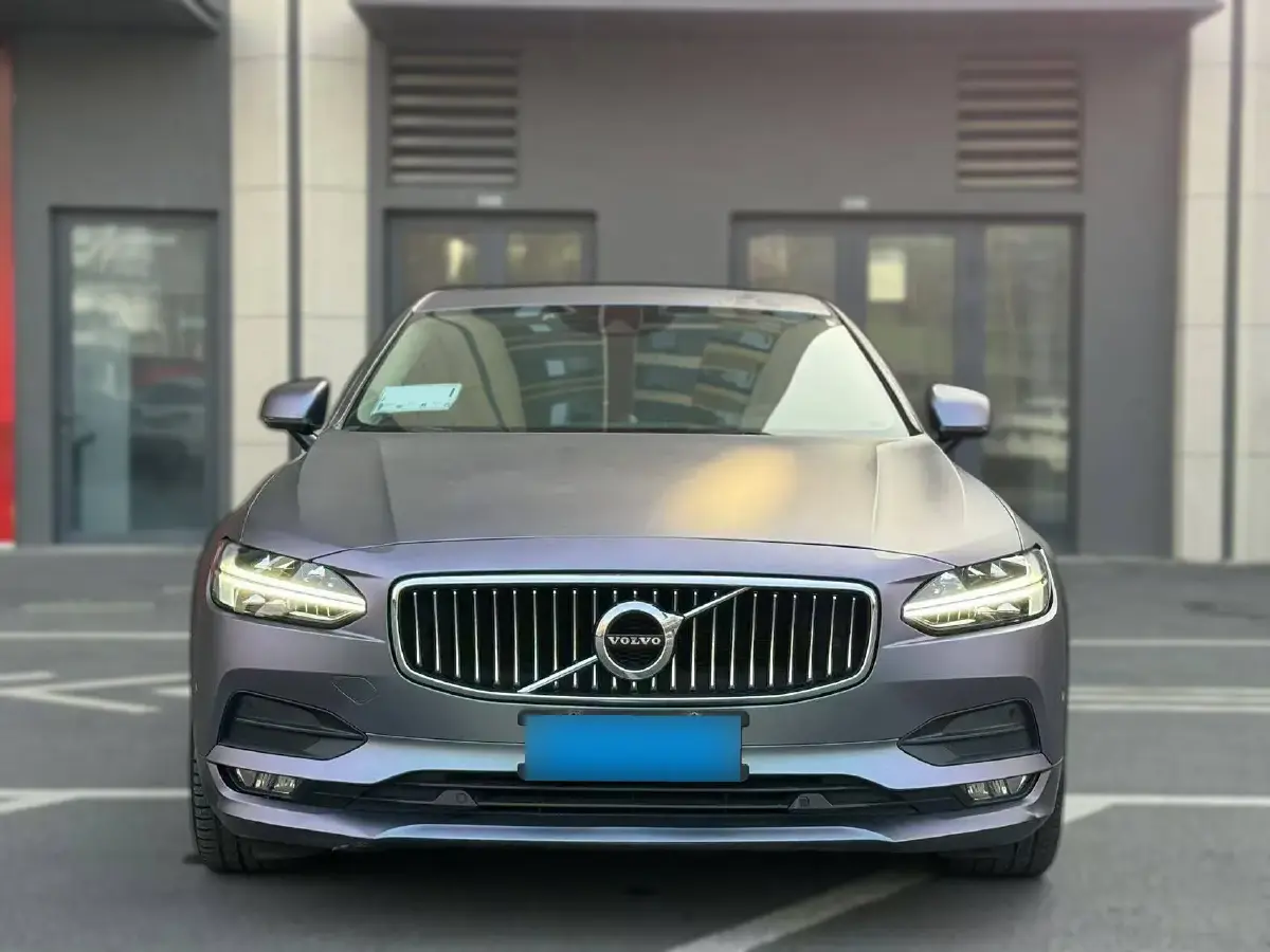 2018 Volvo S90 2.0T 190HP L4 8AT