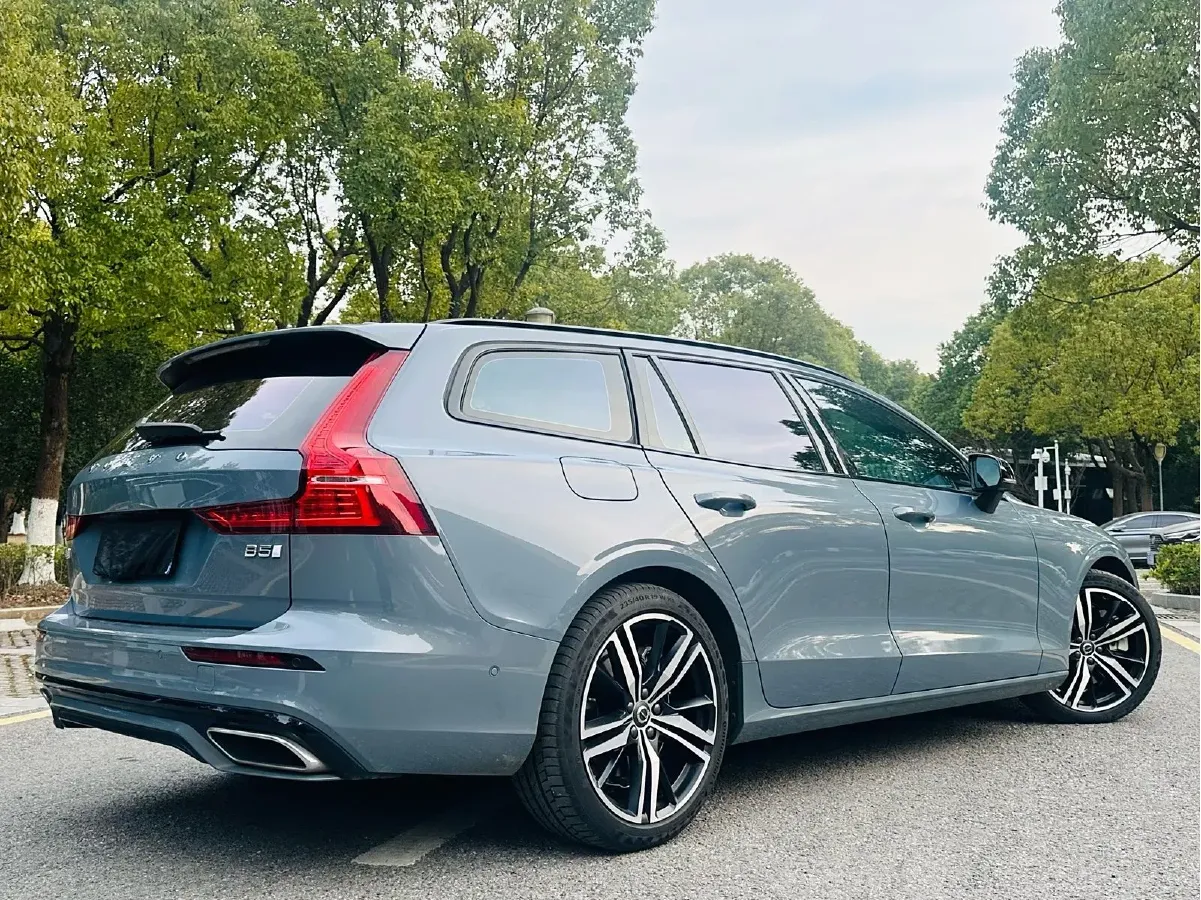 2022 Volvo V60 2.0T 250HP L4 8AT,autocango,china used car exporter,china ev exporter,chinese used car exporter,chinese used ev exporter