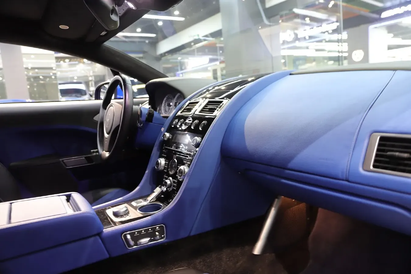 2010 Aston Martin Rapide 6.0L 477HP V12 6AT,autocango,china used car exporter,china ev exporter,chinese used car exporter,chinese used ev exporter