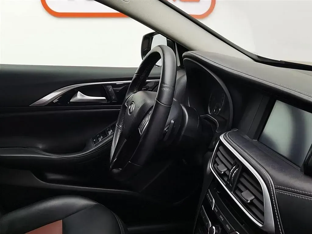 2017 Infiniti QX30 1.6T 156HP L4 7DCT,autocango,china used car exporter,china ev exporter,chinese used car exporter,chinese used ev exporter