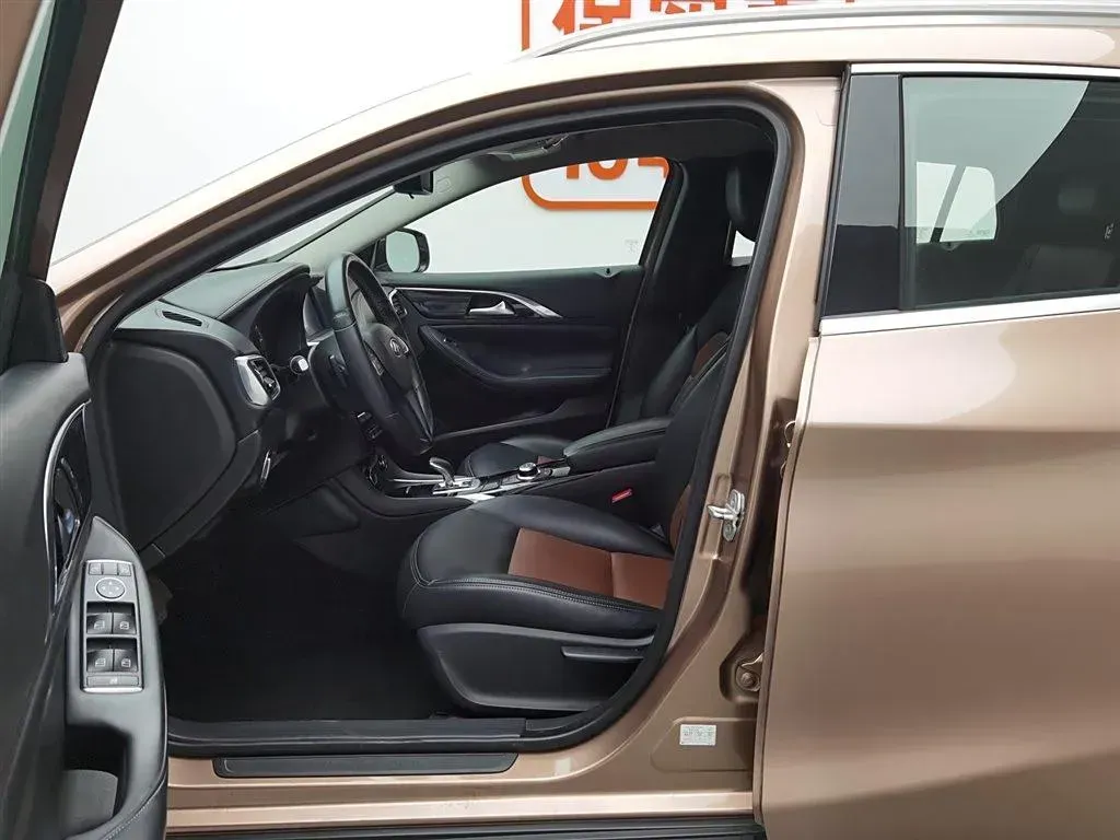 2017 Infiniti QX30 1.6T 156HP L4 7DCT,autocango,china used car exporter,china ev exporter,chinese used car exporter,chinese used ev exporter